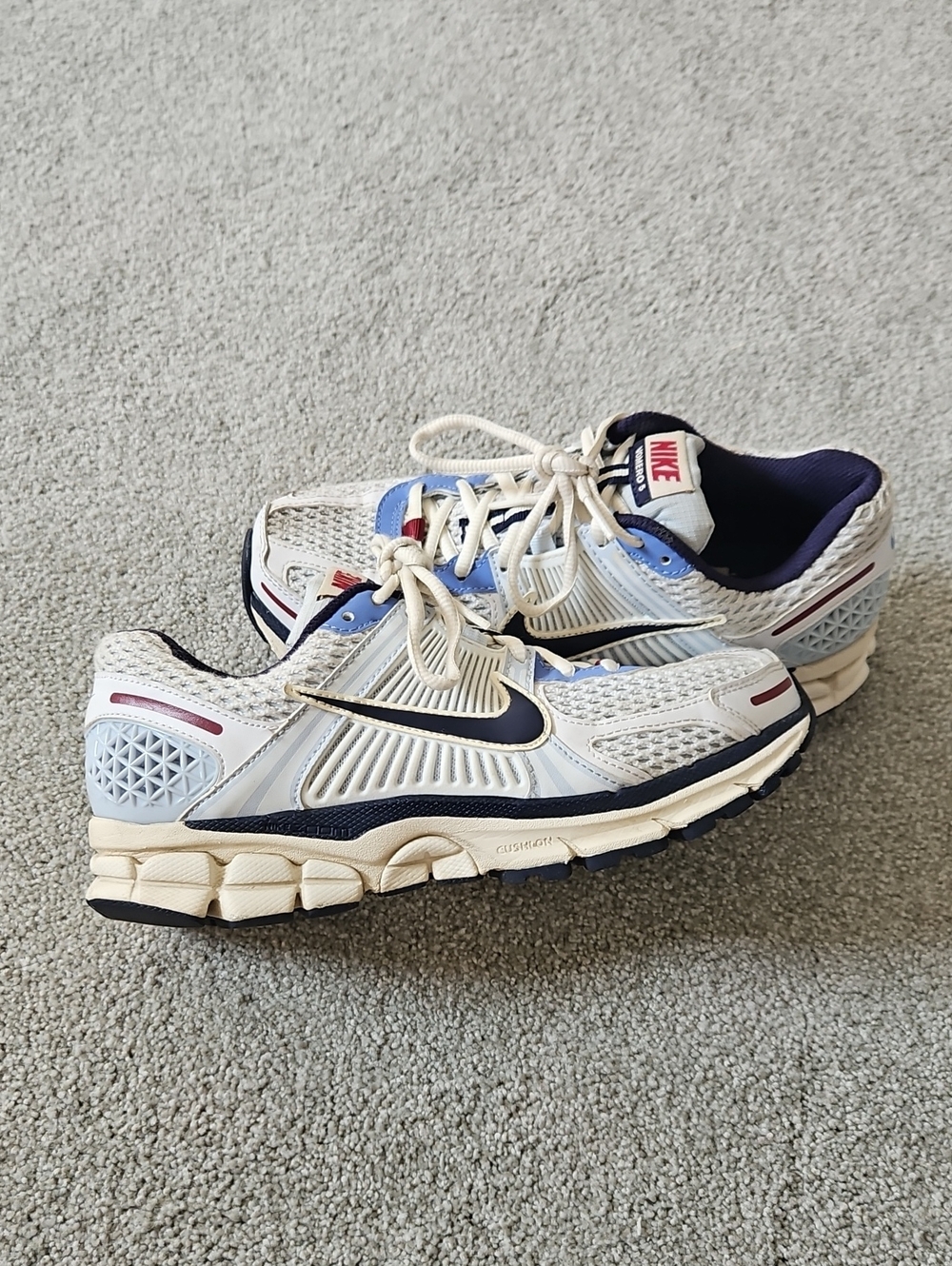 Nike Womens Vomero 5